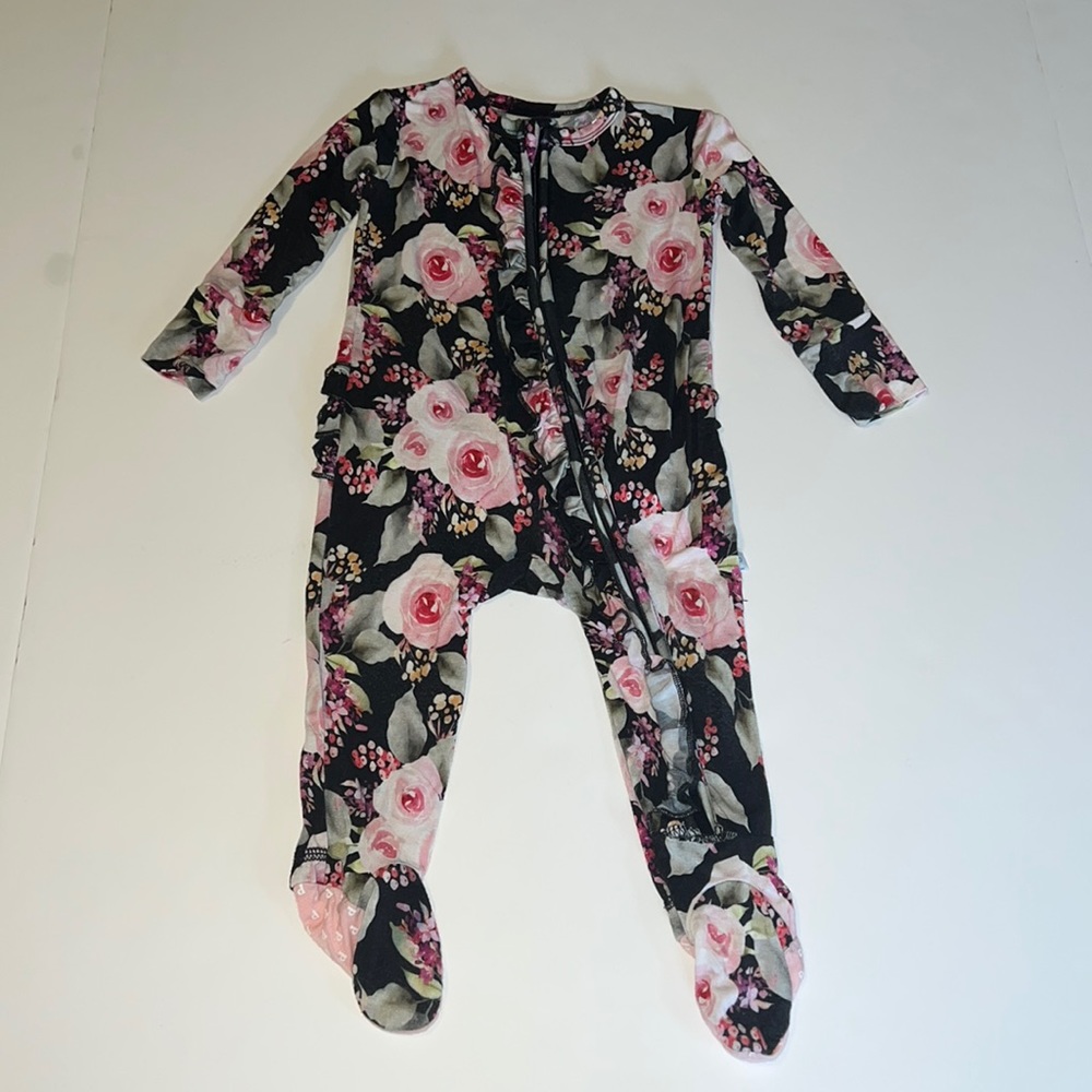 Posh Peanut Milana Ruffle Zippered Footie - 6-9 months - DAMAGED